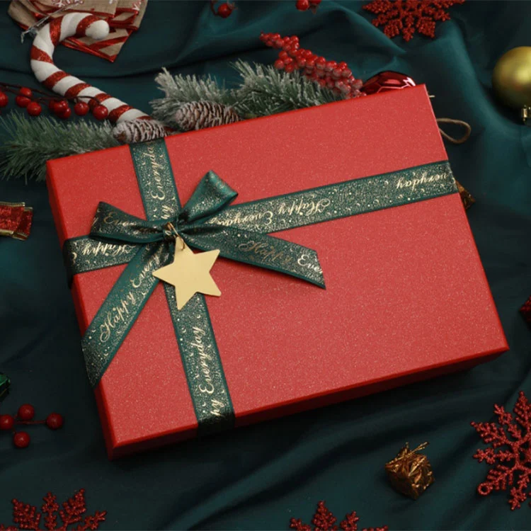 리본과 별 참이 포함된 견고한 크리스마스 뚜껑과 기본 선물 상자