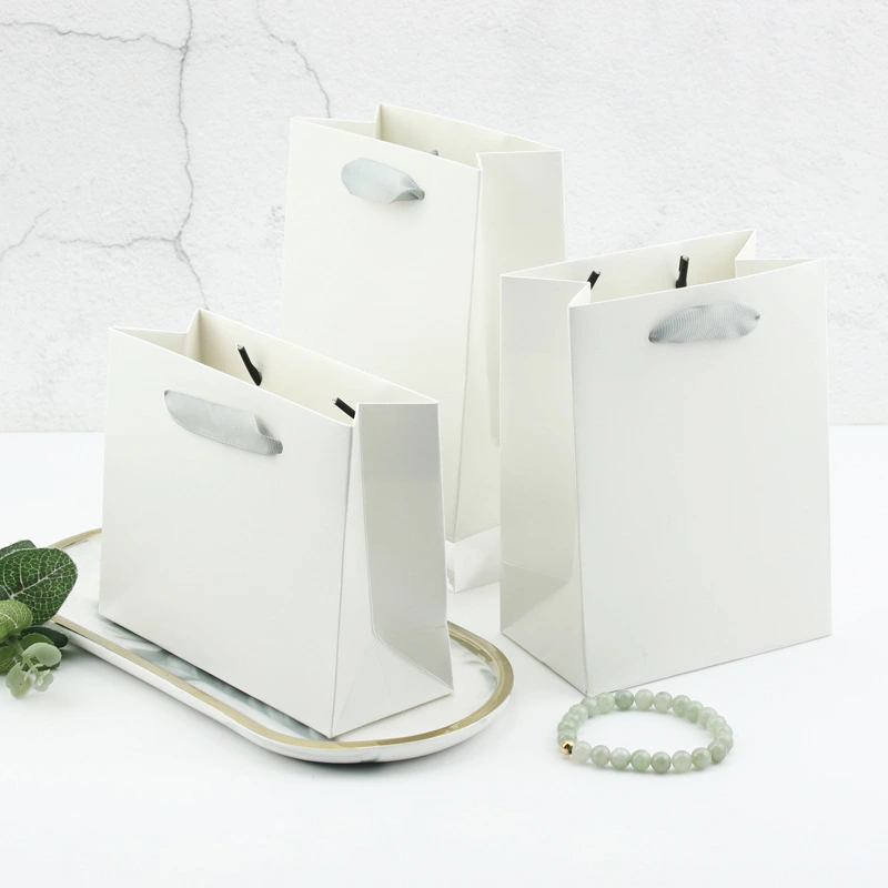 고품질 질감의 종이 선물 가방